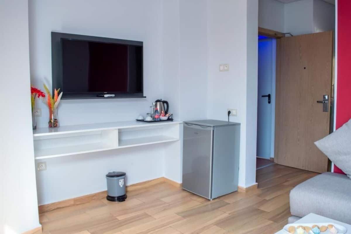 Doppia Deluxe, terrazzo | Biancheria da letto di alta qualità, minibar, una cassaforte in camera