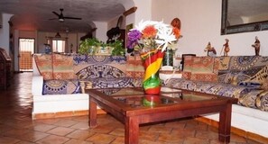 Classic Condo, 2 Bedrooms, Mountain View, Beachfront | Living area | Flat-screen TV, pay movies