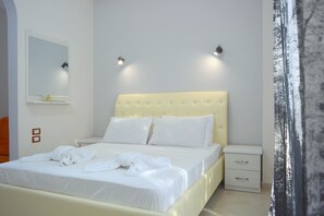 Design Apartment, 1 Queen Bed with Sofa bed, Balcony | Individually decorated, individually furnished, iron/ironing board - Sunilio Apartment (Pogradec)