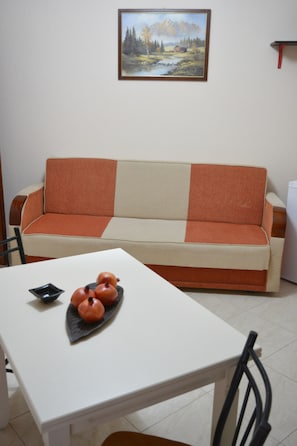 Apartamento tradicional, 2 quartos, cozinha, vista para o vinhedo | Individualmente decorados, individualmente mobiliados