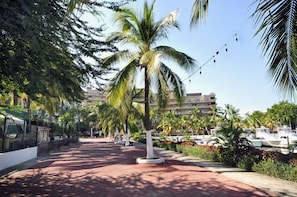 Property grounds - Marina Banderas Suites (Nuevo Nayarit)