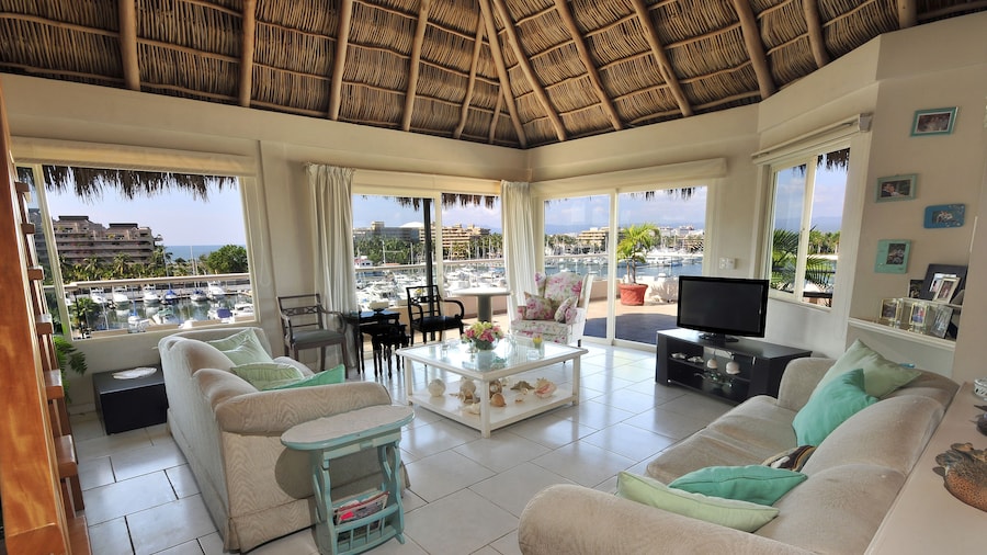 Marina Banderas Suites