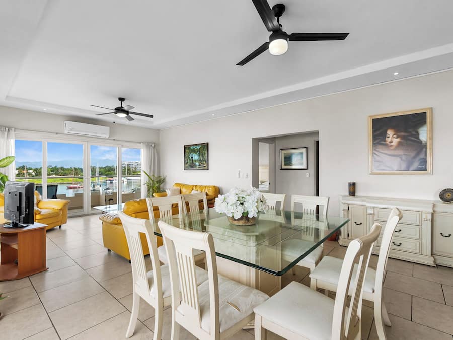 Suite Premium Vista a la Marina. | Living area | 32-inch LCD TV with cable channels, TV