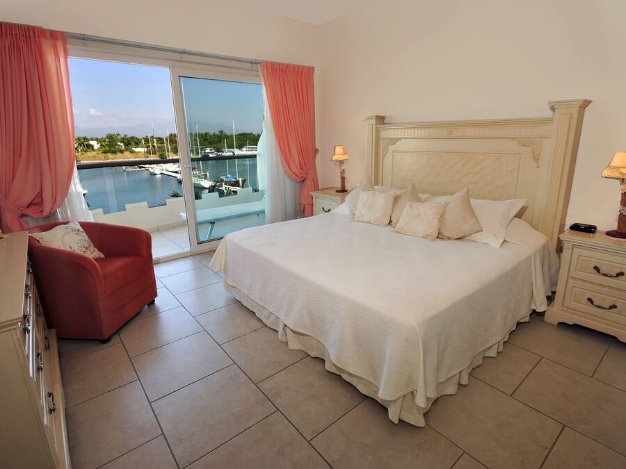 Premium bedding, down duvets, pillow-top beds, minibar