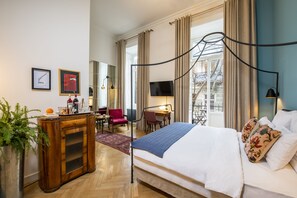 Signature Suite (With Balcony)