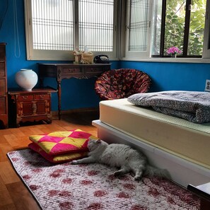 Basic Room, 1 Bedroom, Non Smoking, Kitchenette | Blackout drapes, iron/ironing board, free WiFi, bed sheets - Camino B&B (Changwon)