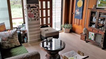 Basic Room, 1 Bedroom, Non Smoking, Kitchenette | Living area | Heated floors
