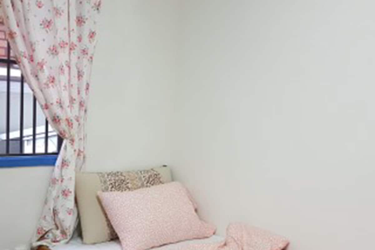 Eenvoudige Twin kamer | Verduisterende gordijnen, een strijkplank/strijkijzer, gratis wifi