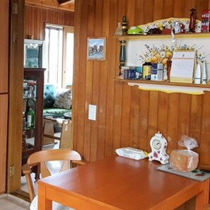 Basic Room, 1 Bedroom, Non Smoking, Kitchenette | Breakfast area - Camino B&B (Changwon)