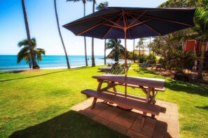 BBQ/picnic area - Seaspray Waterfront Holiday Units (Cooee Bay)
