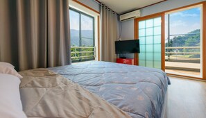 Room (Daecheongbong 303) | View from room - Seorak Pension (Sokcho)