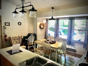Dining - Beautifully Wooded & Serene Setting (Hot Tub) (Maggie Valley)