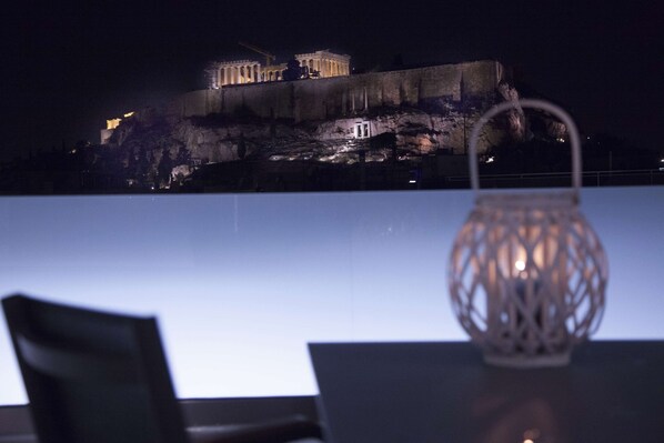 A night view of a historic building with classical architecture, illuminated by artificial lighting.