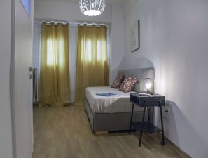 Penthouse | 3 hálószoba és laptophoz jól használható munkafelület