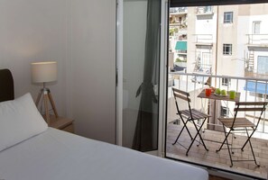 Penthouse | 3 hálószoba és laptophoz jól használható munkafelület