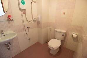 In-room safe, rollaway beds, free WiFi - Baan Vanilla River Ratchaburi (Ratchaburi)