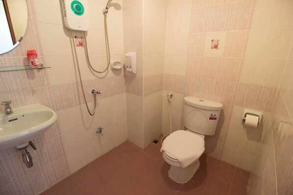 Chambre Deluxe | Coffre-fort, lit d’appoint (supplément), accès au Wi-Fi (inclus)
