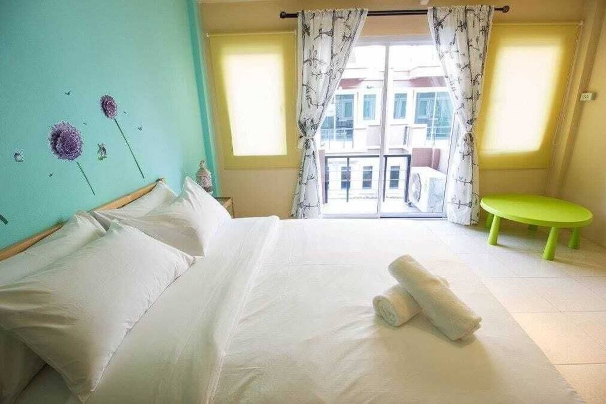 Deluxe Room | In-room safe, rollaway beds (surcharge), WiFi (free)