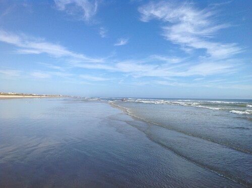 Very large 1BD, 1BA Ocean Front Complex, Ground Floor, Wifi, Hdtv, Large pool