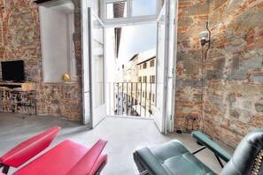 Interior - Stone Walls, Luxury, Modern, High End , Perfectly Silent Condo. 1 min from Duomo (Firenze)