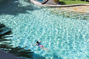 3 outdoor pools, pool umbrellas, sun loungers - Temple 313 Recently Refurbished 3BR Apt (Palm Cove)