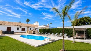 Utendørsbasseng