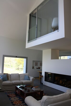 TV, fireplace, table tennis - 4 bedroom house with private pool (Celorico de Basto)