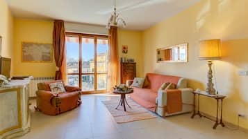 Fernseher, Bücher, Musikbibliothek