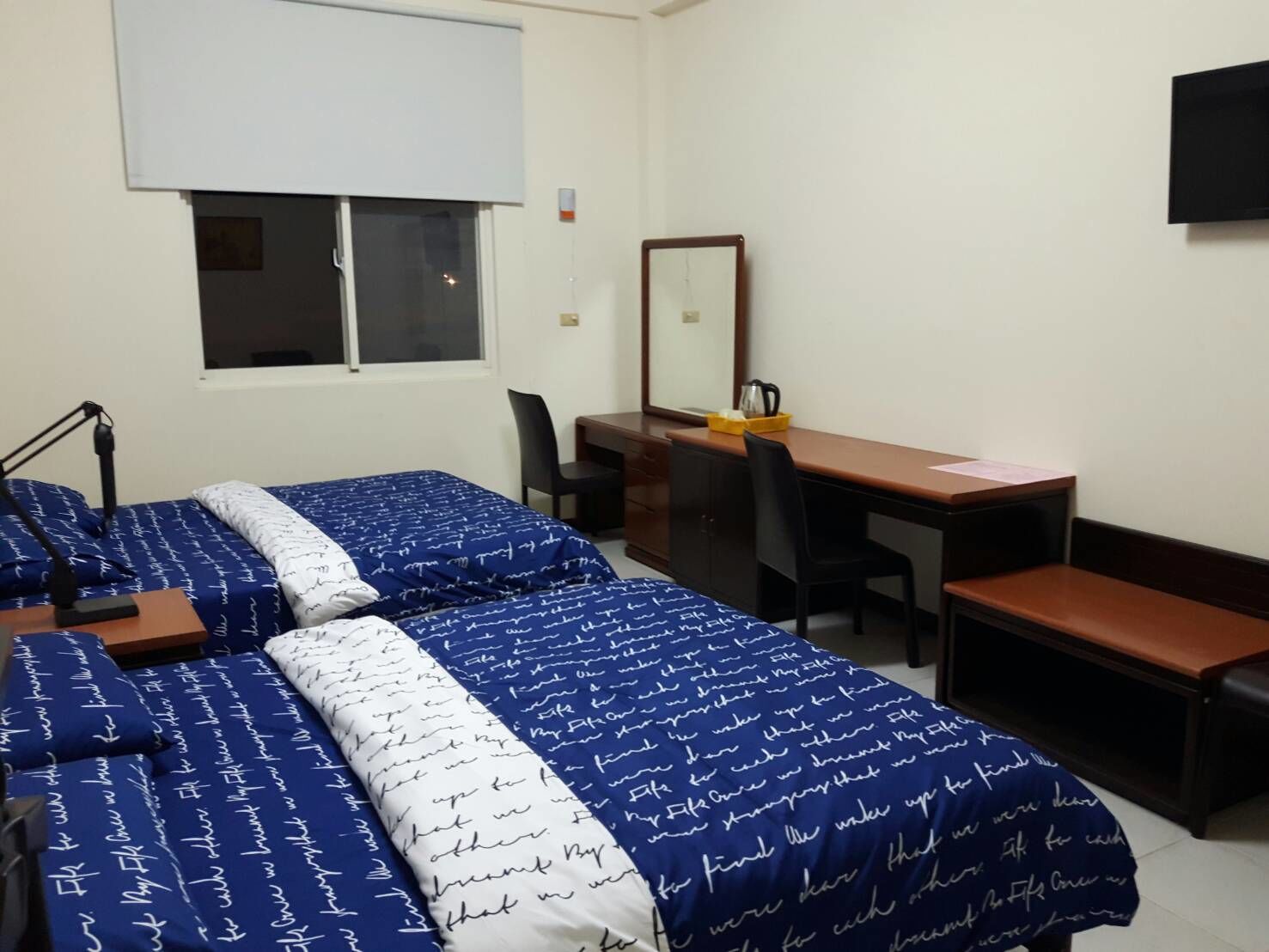 家庭客房, 2 張標準雙人床 | 書桌、遮光布/窗簾、免費無線上網、床單