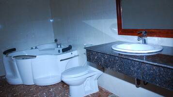 VIP Room | Bathroom | Free toiletries, hair dryer, slippers, towels