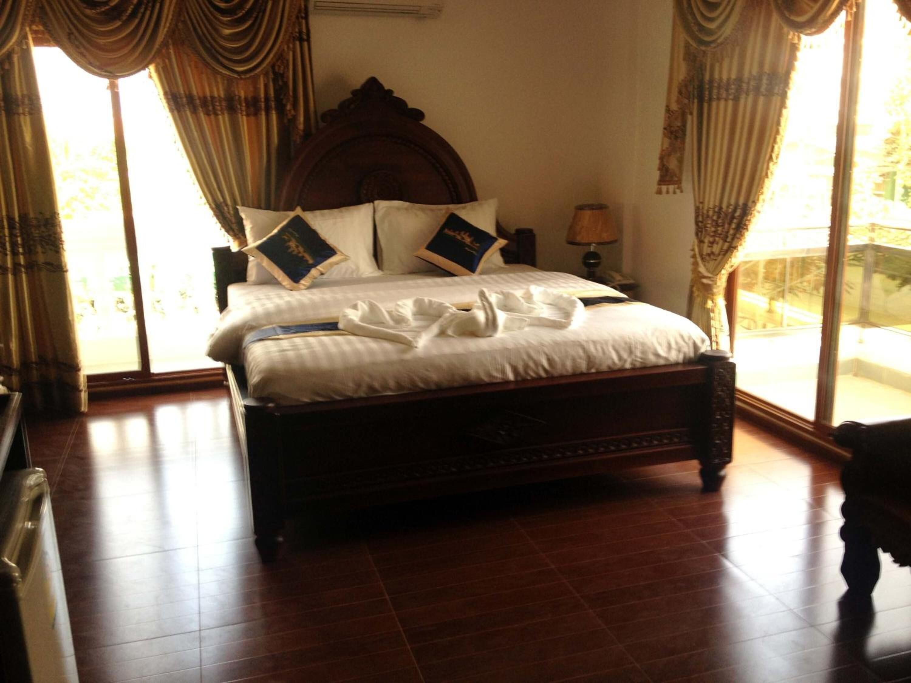 minibar, in-room safe, desk, free wifi