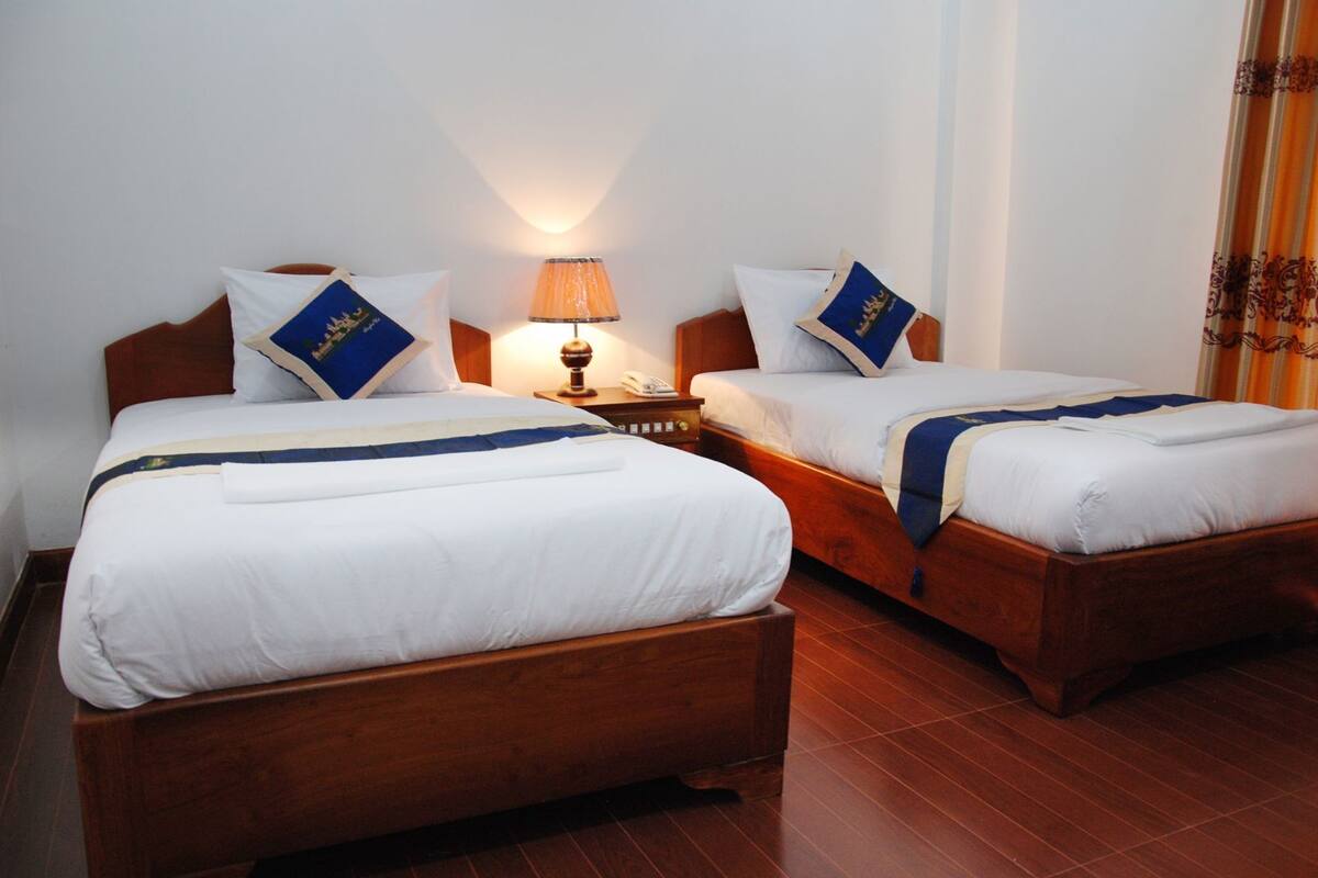 มินิบาร์, ตู้นิรภัยในห้องพัก, โต๊ะทำงาน, Wi-Fi ฟรี