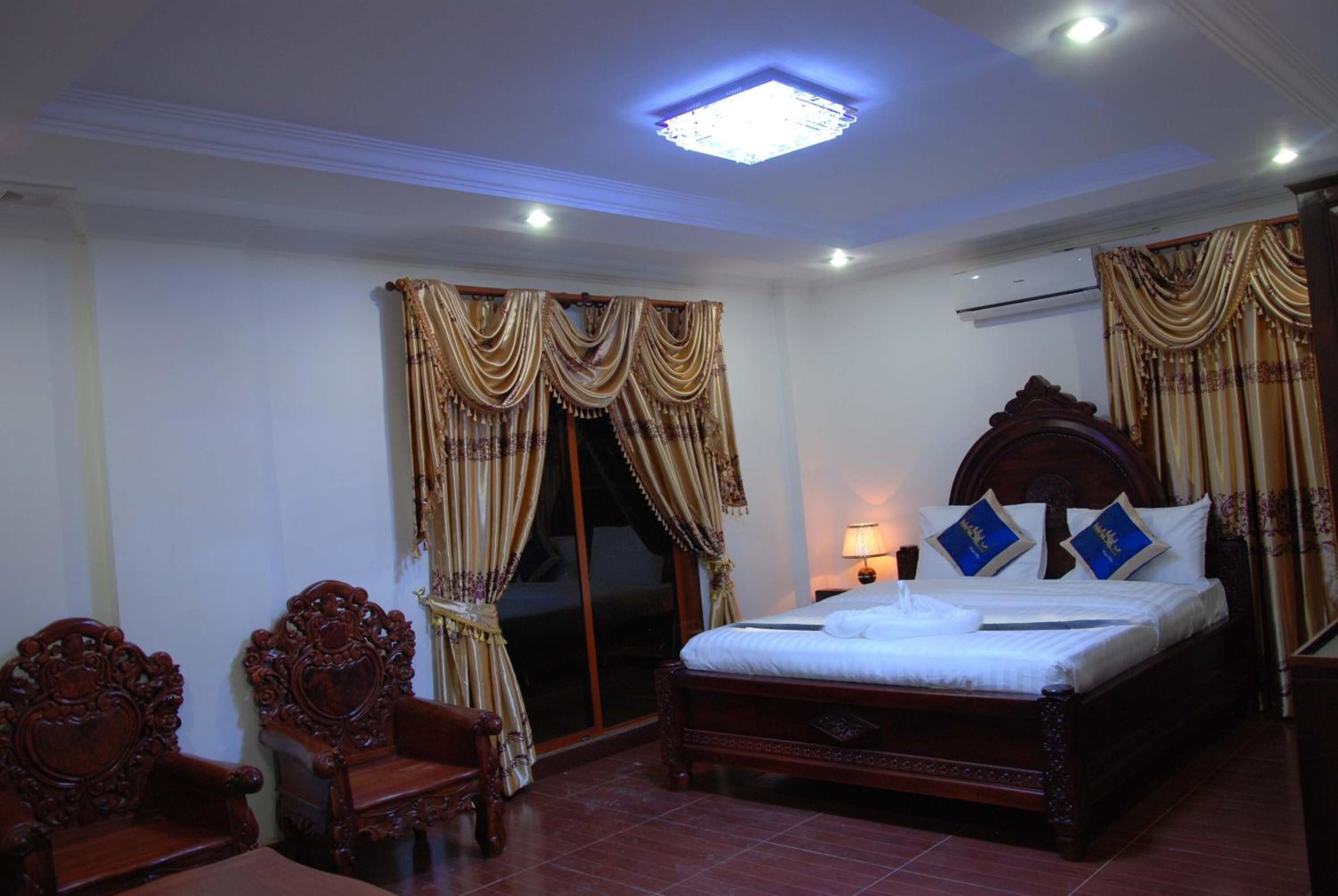 minibar, in-room safe, desk, free wifi