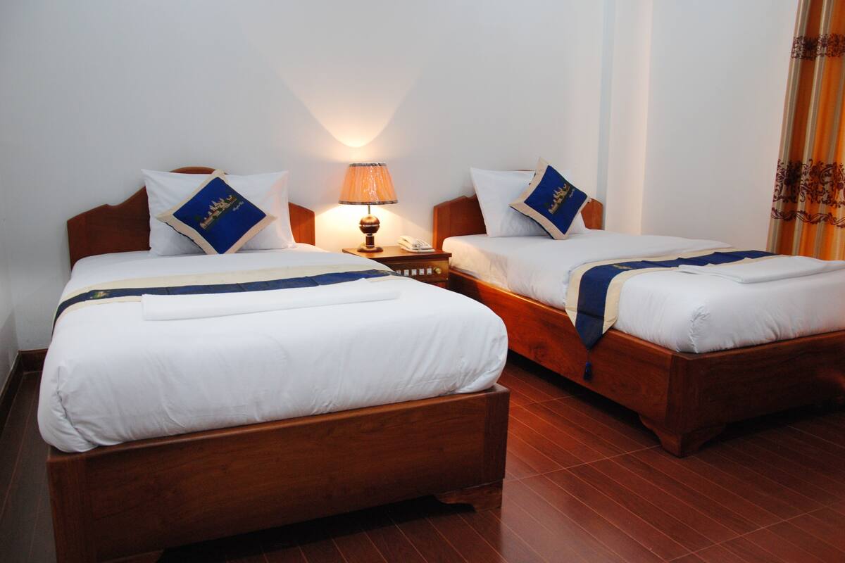 มินิบาร์, ตู้นิรภัยในห้องพัก, โต๊ะทำงาน, Wi-Fi ฟรี