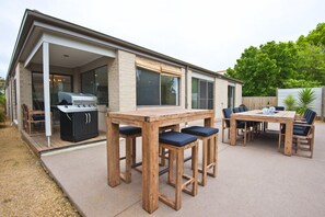 Exterior - Sea Lounge (Rosebud)