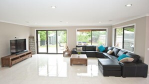 House, 4 Bedrooms | Living room | TV, DVD player - Sea Lounge (Rosebud)