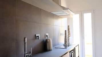 Réfrigérateur, micro-ondes, plaque de cuisson, lave-vaisselle