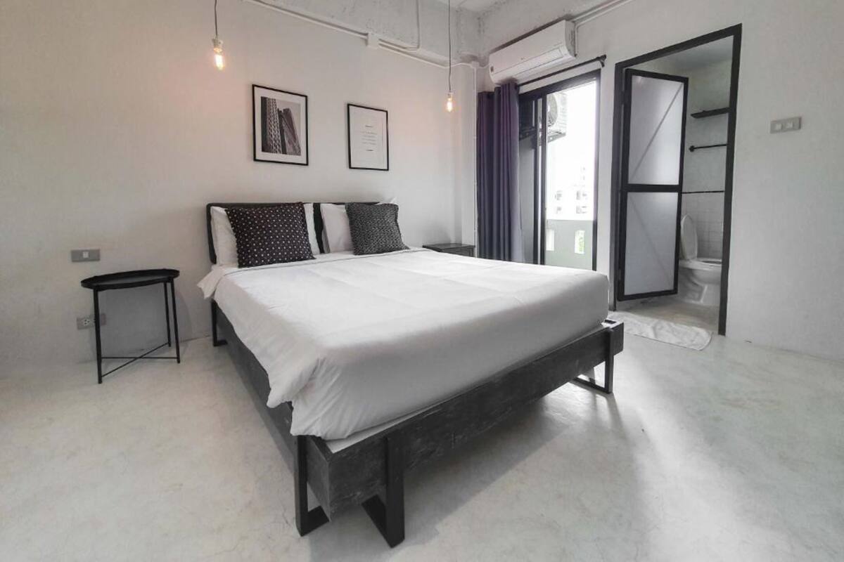 Desk, blackout curtains, free WiFi, bed sheets
