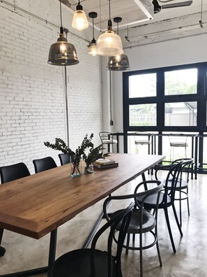Breakfast, lunch and brunch served - The 51 Hometel (Chiang Mai)