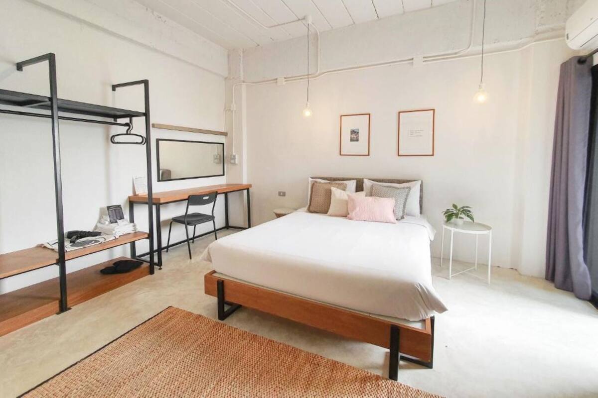 Desk, blackout curtains, free WiFi, bed sheets