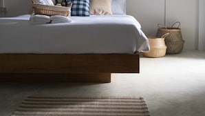 Desk, blackout drapes, WiFi (free), bed sheets - The 51 Hometel (Chiang Mai)