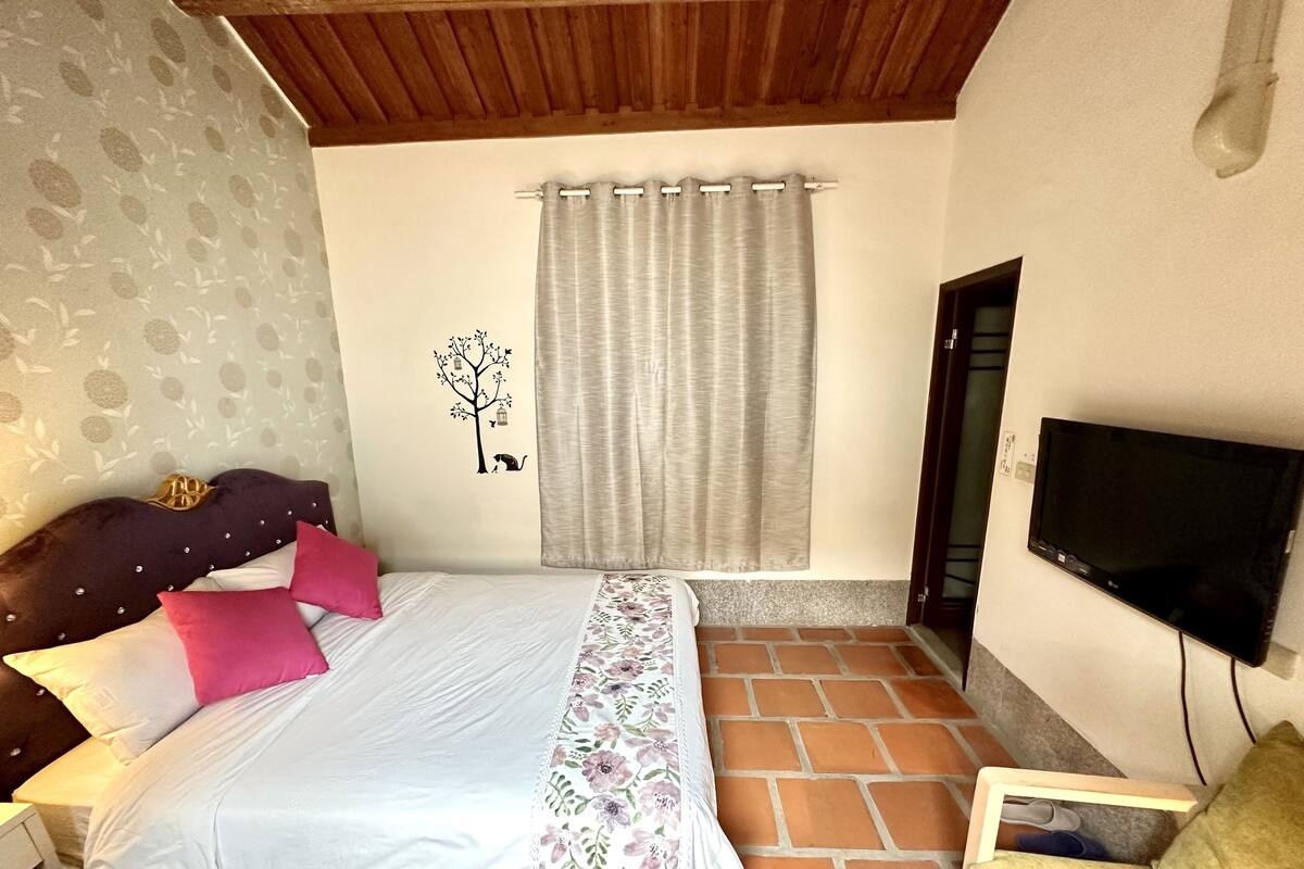 Standard Double Room | Free WiFi, bed sheets