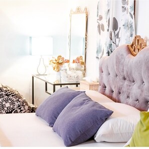 Cortinas blackout, wifi gratis y ropa de cama 