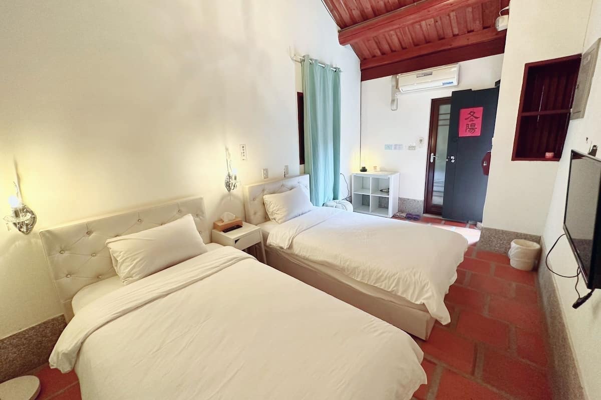 Standard Twin Room, Courtyard View | Free WiFi, bed sheets