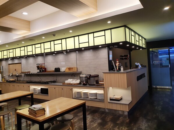 包含每日自助早餐