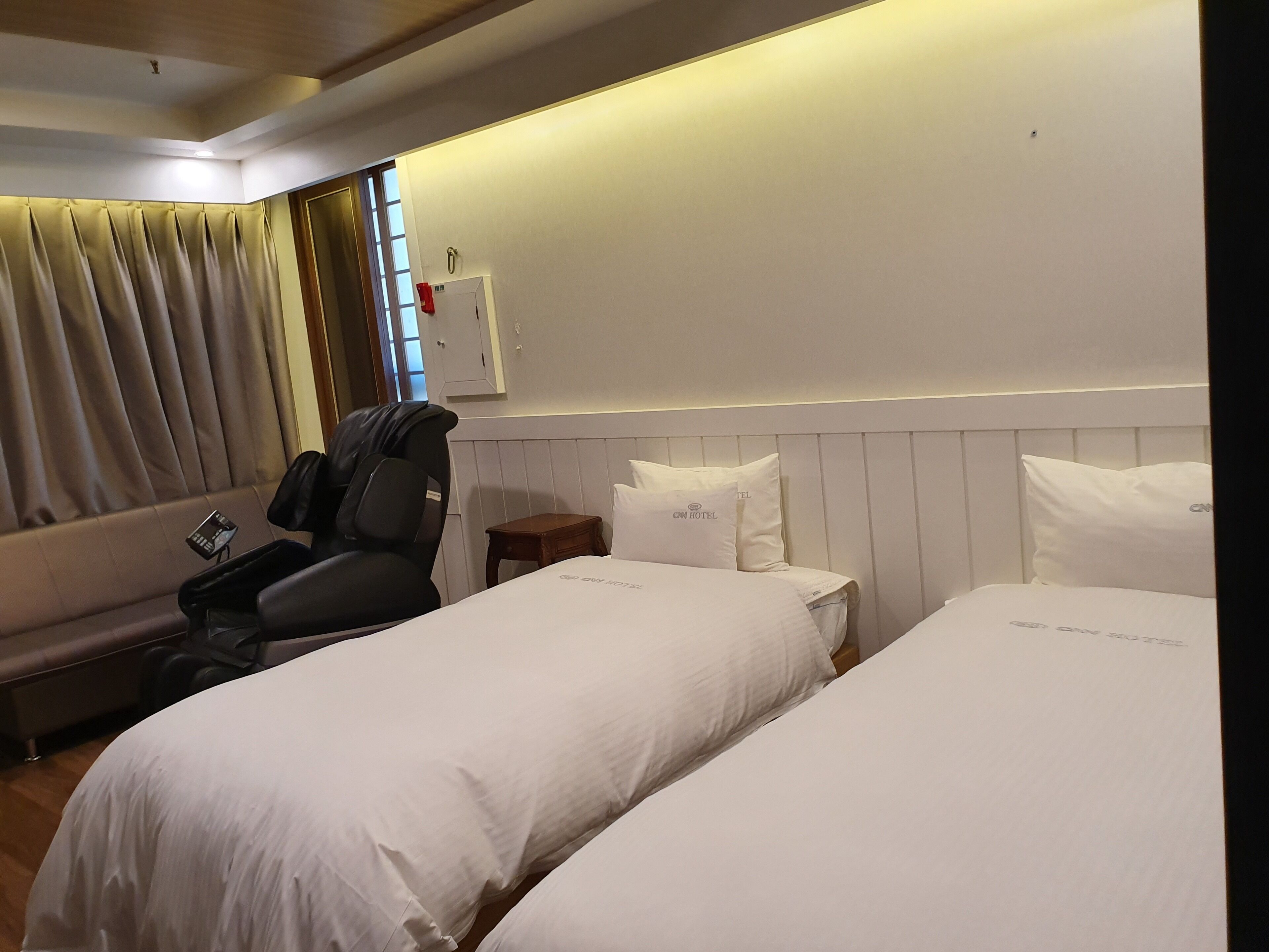 minibar, individually decorated, individually furnished, desk