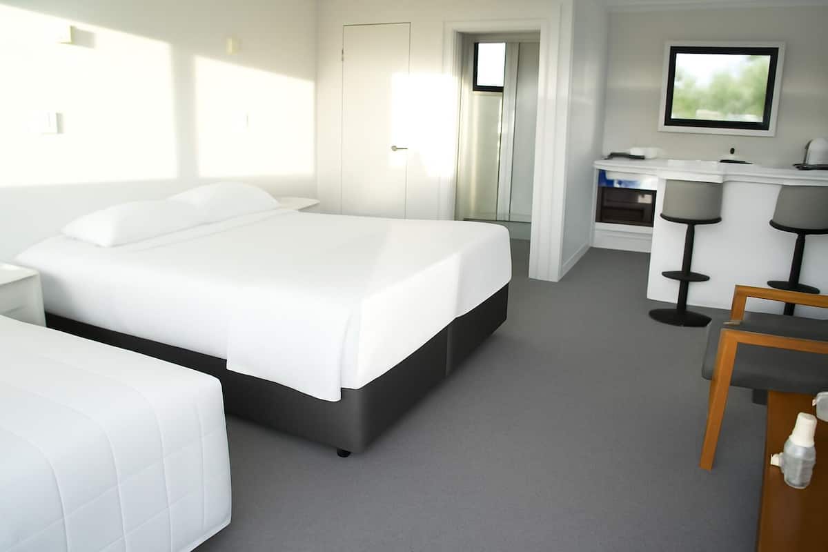 1 bedroom, laptop workspace, iron/ironing board, free WiFi