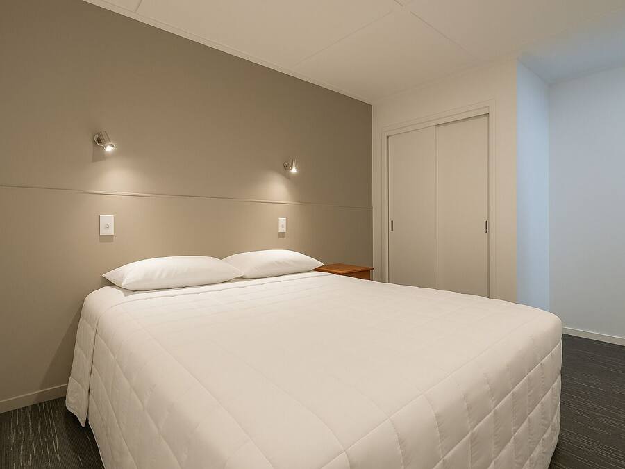 Laptop workspace, iron/ironing board, free WiFi, bed sheets
