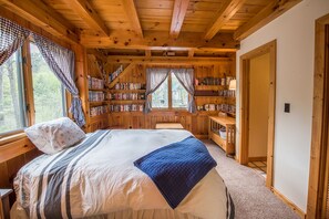 3 bedrooms, desk, iron/ironing board, WiFi