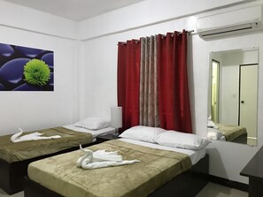 ห้องทริปเปิล | โต๊ะทำงาน, เตียงเสริม/เปล, Wi-Fi ฟรี, ผ้าปูที่นอน